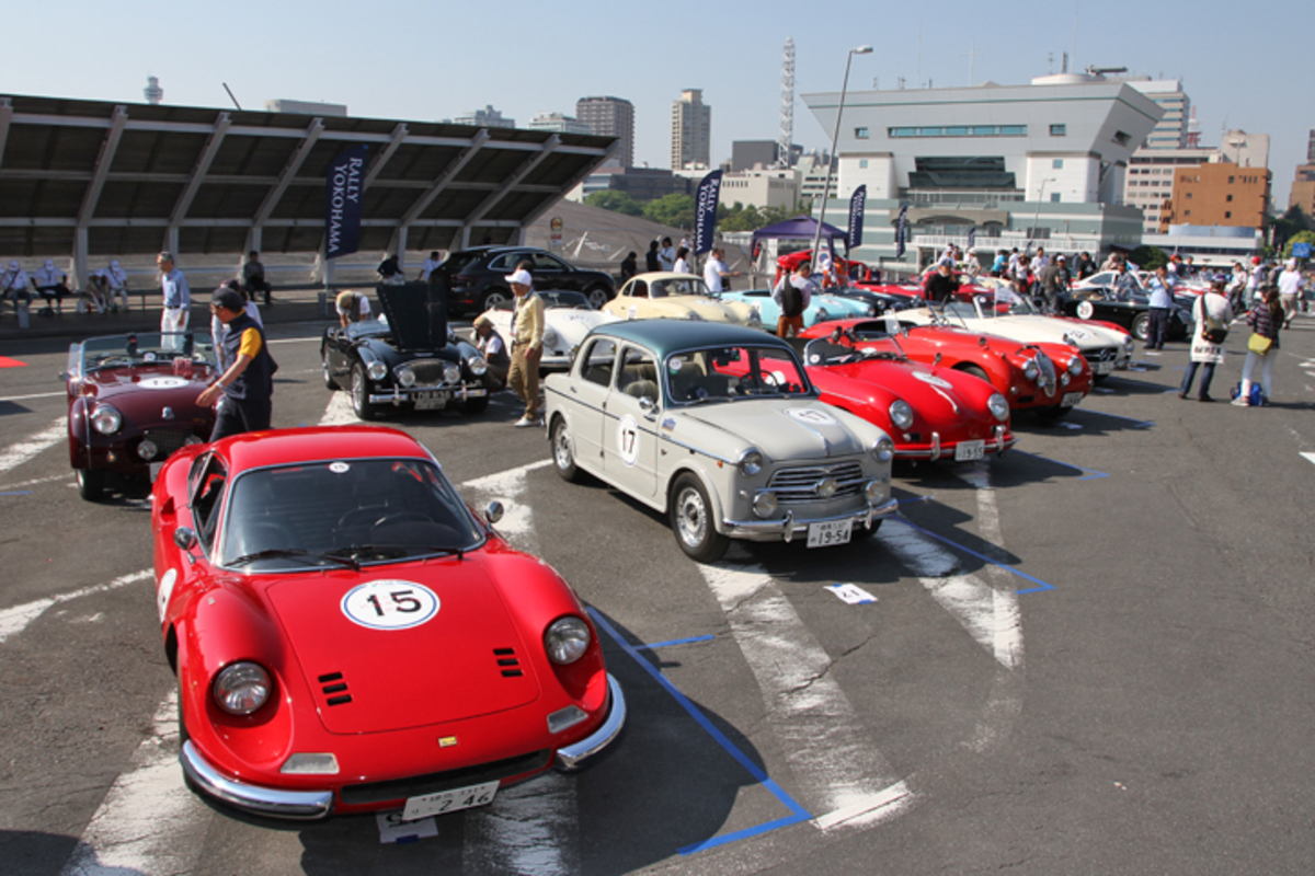 クラシックカーラリー「RALLY YOKOHAMA 2017」の会場から ビジュアル21