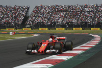 0周リタイアを喫したシンガポールGP同様、失うものは何もないフェルスタッペンと張り合い接触したベッテル(写真)。最後尾から挽回し4位でフィニッシュするも、チャンピオントロフィーはハミルトンの手に渡った。チェッカードフラッグ後のパレードラップ中、並走するハミルトンをたたえ拍手を送っていた。(Photo=Ferrari)