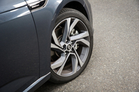 タイヤサイズは225/40R18。テスト車にはコンチネンタルの高性能タイヤ「コンチスポーツコンタクト5」が装着されていた。