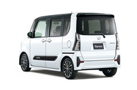 「タントカスタムRS」のリアビュー。