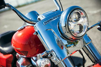 第1回:流行のメーカーカスタムや巨大な三輪バイクにも試乗!輸入バイク チョイ乗りリポート(前編)の画像