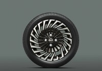「デイズ ハイウェイスター アーバンクロム」の15インチアルミホイール。