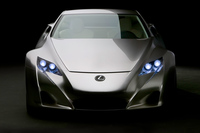 2007年に、やはりデトロイトショーで発表された「LF-A」。