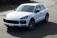 3世代目となる最新の「ポルシェ・カイエン」は、2017年8月にデビュー。国内では同年12月に予約受注が始められた。