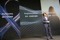 ソニー・ホンダモビリティが掲げる「3A」というコンセプトについて説明する川西氏。その話は、ブランドに共感する人々が集うコミュニティーの創出など、モビリティー事業の枠外にまで及んだ。