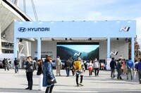 豊田スタジアムの入場ゲートを抜けると、まず目に飛び込むのがヒョンデのブース。ぶっちゃけトヨタよりも目立ってました。