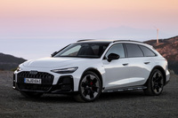 「A6アバント」をベースに、悪路走破性能を付与した「A6オールロードクワトロ」。1999年から設定のある定番の派生モデルだが……。