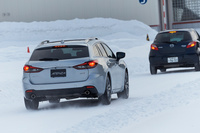 プログラムの内容は、不規則な加減速を繰り返したり、不意に停車したりする前走車に対し、あまり距離が離れないようにしながらついていくというものだった。