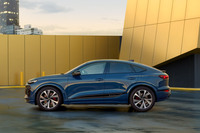 「SQ6スポーツバックe-tron」(写真)のボディーサイズは全長×全幅×全高=4770×1940×1630mmで、ホイールベースは2895mm。全高は「Q6 e-tron」よりも65mm低い設定となる。