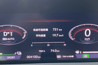 今回、「アコード」で首都高を気持ちよく流し、一部アクセル全開も試したりして、燃費計の数値は19.7km/リッター! なんと先日試乗して感動した「スズキ・スイフト」がたたき出した18.6km/リッターに勝った! すごいぞアコード、すごいぞホンダの「e:HEV」!