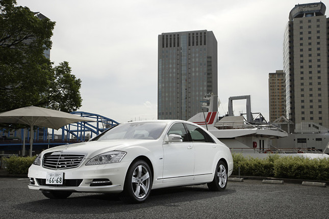 【スペック】全長×全幅×全高=5230×1870×1485mm/ホイールベース=3165mm/車重=2070kg/駆動方式=FR/3.5リッターV6DOHC24バルブ(279ps/6000rpm、35.7kgm/3000-5500rpm)+交流同期電動機(20ps、16.3kgm)/価格=1405.0万円(テスト車=1489.6万円/ラグジュアリーシートパッケージ=50.0万円/ナイトビューアシストプラス=25.0万円/有償メタリックペイント=9.6万円)