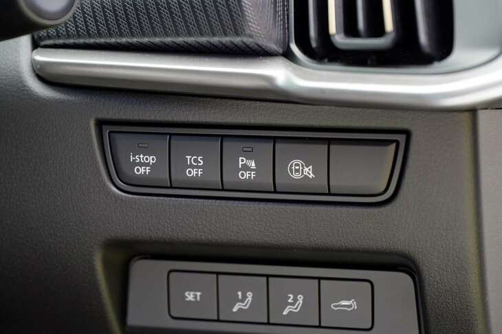 マツダCX-80 XD Sパッケージ(ダッシュボードのスイッチパネル)