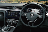 デジタルメータークラスター「アクティブインフォディスプレイ」が標準で装備される。