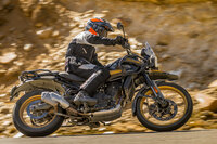 ボディーサイズは全長×全幅×全高=2245×852×1316mm、ホイールベース=1510mmと、従来型よりひとまわり拡大しているが、車重は196kgと、むしろ若干軽くなっている。