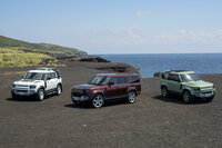 ライバルにはない豊富なバリエーションも「ディフェンダー」の魅力。3ドア・ショートボディーの「90」に、5ドア・標準ボディーの「110」、同ロングボディーの「130」と、3種類もボディータイプが用意されるのは、このセグメントではディフェンダーぐらいだ。(写真:向後一宏)