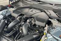 3リッターV6ツインターボの「ネットゥーノ」エンジンには、最高出力490PSバージョンと同550PSバージョンの2種類が設定される。前者は「モデナ」グレードに、後者は今回試乗した「トロフェオ」に積まれる。