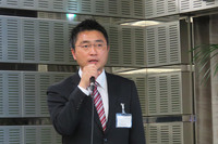 新しいエンジンやパワートレインについて説明する、トヨタ自動車パワートレーン製品企画部の山形光正チーフエンジニア。