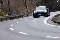 フロントに積まれる4リッターV8ツインターボエンジンは「RS」モデル史上最強をうたう最高出力630PSと最大トルク850N・mを発生。48Vのマイルドハイブリッド機構も備わっている。