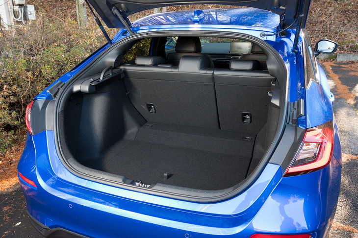 「シビック」の荷室容量は404リッターと「プリウス」よりもわずかに小さい。