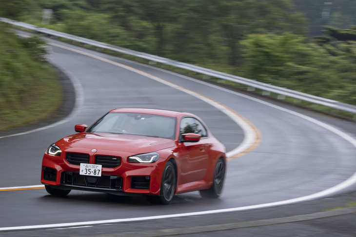 【BMW M2クーペのスペック】
	ボディーサイズ:全長×全幅×全高=4580×1885×1410mm/ホイールベース:2745mm/車重:1730kg/駆動方式:FR/エンジン:3リッター直6 DOHC 24バルブ ターボ/トランスミッション:8段AT/最高出力:460PS(338kW)/6250rpm/最大トルク:550N・m(56.1kgf・m)/2650-5870rpm/タイヤ:(前)275/35R19 100Y XL/(後)285/30R20 99Y XL(ミシュラン・パイロットスポーツ4 S)/燃費:10.1km/リッター/価格:958万円
	
	【取材時の燃費データ】
	テスト距離:366.5km(市街地2:高速道路6:山岳路2)/使用燃料:48.7リッター(ハイオクガソリン)/参考燃費:8.0km/リッター(満タン法)/8.2km/リッター(車載燃費計計測値)