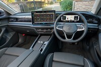 整然とした印象のインストゥルメントパネルまわり。内装色は仕様を問わずブラックのみの設定となる。