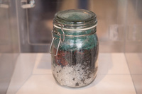 ボルボ・オーシャンレースは国連の海洋プラスチックごみ削減キャンペーン「クリーンシーズ」を支援しており、レースと並行して啓発活動に取り組むとともに、各海域で海洋汚染調査を行っている。