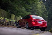 マイナーチェンジモデル発表直後、1カ月で約1500台を受注した最新の「スカイライン」。その時点でのハイブリッド車とV6ターボ車の比率はほぼ半々だったという。