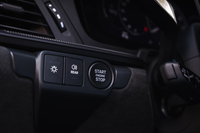 「911」として初採用されたプッシュ式のスタートスイッチ。これまでは、ダッシュボードから突き出たレバーをひねることで、エンジンを始動させていた。