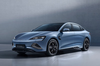 BYDの4ドアセダン「シール」。性能もボディーサイズも異なる4車種のBEVを日本で展開するBYDだが、CEV補助金の額は一律15万円ぽっち。……この額って、誰がいったいどうやって決めているの?