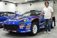 全日本ラリー選手権に投入される「Boxer Rally spec.Z」と、ラリードライバーの新井敏弘選手。