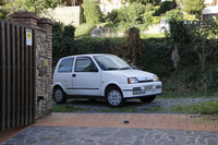 ファビオ&マルチェッラの1996年「フィアット・チンクエチェント」。搭載されるエンジンは899ccの4気筒で最高出力は39hpである。