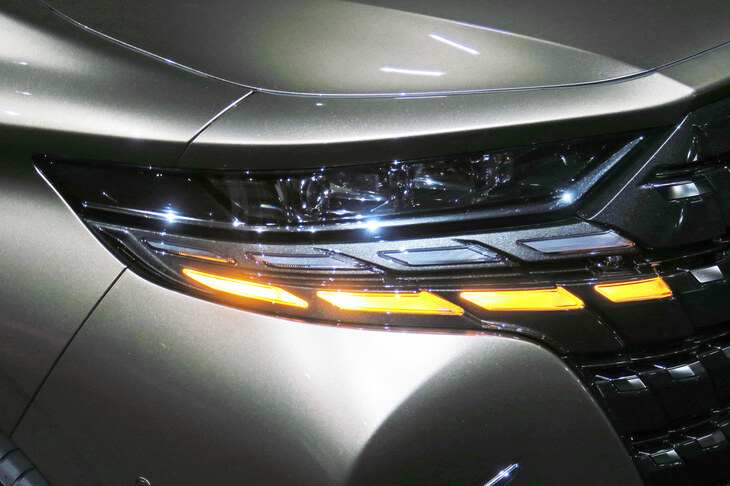 トヨタ・アルファード エグゼクティブラウンジ(ウインカー)