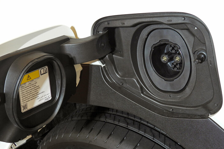 スズキeビターラZ(急速充電口)