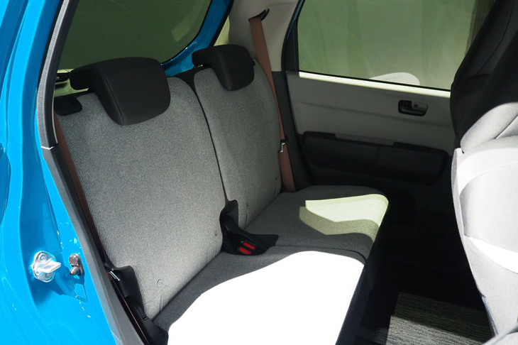 ホンダN-ONE e:(リアシート)