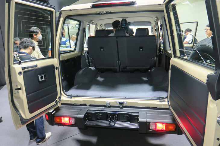 トヨタ・ランドクルーザー“70”(ラゲッジスペース)