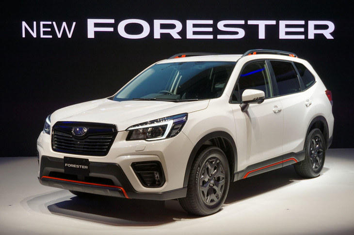 5代目となる新型「スバル・フォレスター」は、パワーユニットに2リッターガソリンエンジンと電気モーターを組み合わせた「e-BOXER」が設定された。