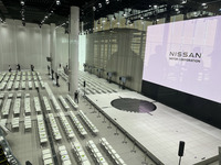 閉会後の第2会場の様子。この奥にあるメイン会場(撮影禁止)で3号~7号議案まで経営陣の責任や国内の工場閉鎖をめぐって激しい応酬があったが、大企業の株主総会なので、もちろん可決されることはなかった。