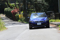 排出ガスの後処理には酸化触媒、選択還元触媒(SCR)、微粒子フィルター(DPF)を使用。欧州の排出ガス規制であるユーロ6や、日本のポスト新長期規制をクリアしている。