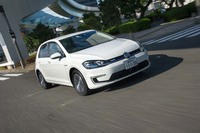 「e-ゴルフ」の動力性能は、0-100km/h加速が9.6秒、最高速が150km/hと公表されている。