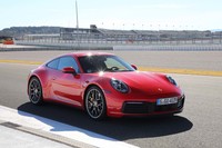 2018年のロサンゼルスモーターショーで、まずは「カレラS」と「カレラ4S」がデビューした新型「ポルシェ911」。今回はこの2グレードに試乗した。