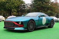 アストンマーティンの創立110周年記念車「ヴァラー」も国内で初めて公開された。