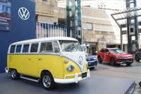 1950年に登場した「フォルクスワーゲン・タイプ2」は、既成の価値観や社会に反発し自由と平和をうたう、ヒッピーと呼ばれる若者を中心としたカウンターカルチャーの象徴的モデルとなった。