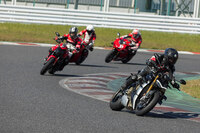 サーキットの走行時間は、20分×4本の合計80分。教わったことを試しながら、じっくりと走り込むことができる。