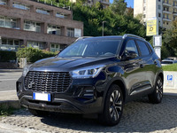 同じく1.5リッターエンジンを搭載する「DR 5.0」にはCVT仕様もある。ベースは奇瑞の「ティゴー4プロ」。2022年10月にシエナで撮影。なお、DRは同じ中国のJAC製モデルを同様の方法で導入し、イタリアで最終組み立てしていたこともあった。