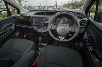 インテリアでは、装飾部分の色をブラックに変更。上級グレード「U」「ハイブリッドU」の内装色には、写真の黒のモノトーンに加え、オプションで「バレルブラウン」も用意されている。