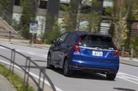 スポーティーグレードに限らず、ボディー剛性の強化やサスペンションの再チューニングなどはシリーズ全車で行われた。