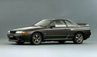 R32型「日産スカイラインGT-R」は、日本が生んだ高性能車の傑作として広く知られ、海外のマニアには大人気。国内の中古車は、北米をはじめとする海外のマーケットに続々と運び出されている。