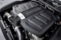 3.6リッターV6ターボエンジンは440psと600Nmを生み出す。JC08モード燃費は9.9km/リッター。