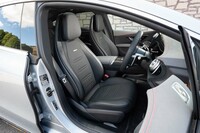 シート表皮はAMGナッパレザー。試乗車のブラック/スペースグレーのほかにブラウン系も選べる。