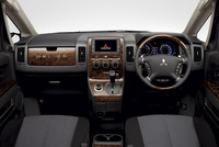 三菱、「デリカD:5」を一部改良&特別仕様車を設定の画像